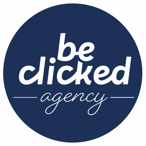 Logo de Be Clicked Agency sur fond bleu.